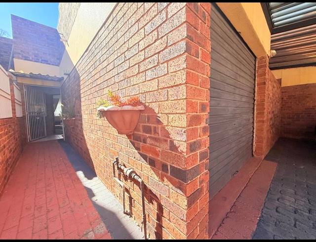 2 BEDROOM TOWNHOUSE FOR SALE IN VANDERBIJLPARK CW 6